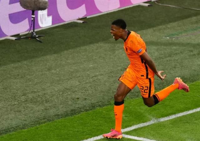 皇冠官网-【人物】曾被嘲笑的小岛国脚 最令人惊叹的荷兰红星